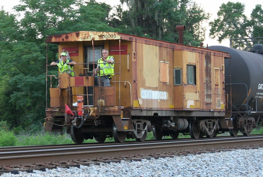 CSX 900033 conducting O710 to Park spur